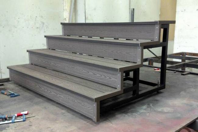 Подступёнок HOLZHOF с тиснением "Кольца дерева", 150*12*4000 мм, венге Подступёнок HOLZHOF с тиснением "Кольца дерева", 150*12*4000 мм, венге