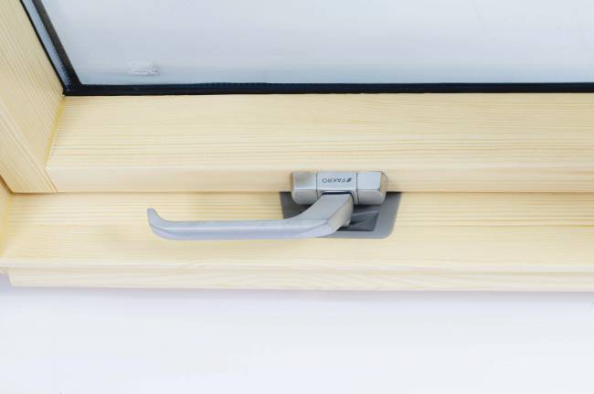 Мансардное окно FTP (CH) со среднеповоротным типом открывания Мансардное окно FTP (CH) со среднеповоротным типом открывания