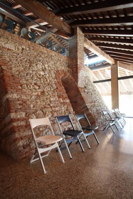 Стул пластиковый складной Compact красный 435х470х775 мм Стул пластиковый складной Compact красный 435х470х775 мм