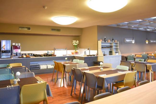 Стул пластиковый Bit тортора 520х550х840 мм Стул пластиковый Bit тортора 520х550х840 мм