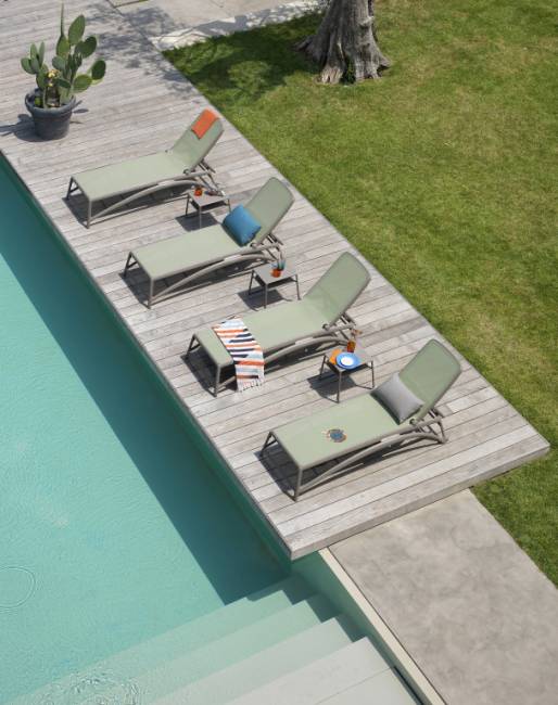 Столик пластиковый для лежака Pop тортора 440х395х385 мм Столик пластиковый для лежака Pop тортора 440х395х385 мм