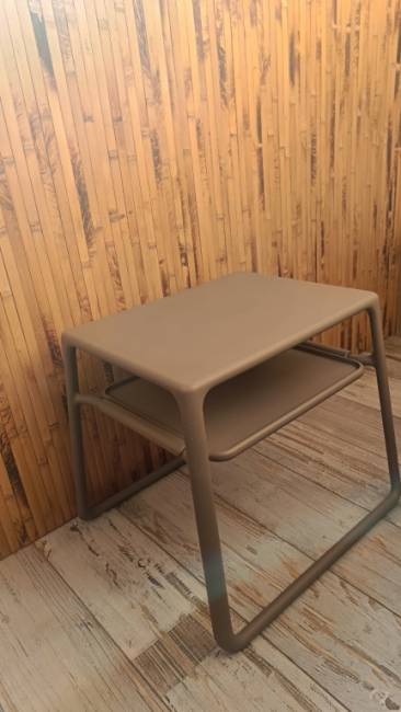 Столик пластиковый для лежака Pop тортора 440х395х385 мм Столик пластиковый для лежака Pop тортора 440х395х385 мм