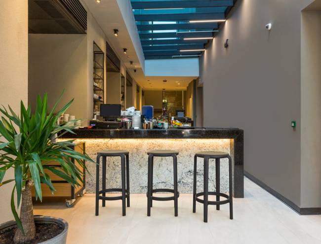 Табурет пластиковый полубарный Tom Bar 65 черный 360х360х650 мм Табурет пластиковый полубарный Tom Bar 65 черный 360х360х650 мм