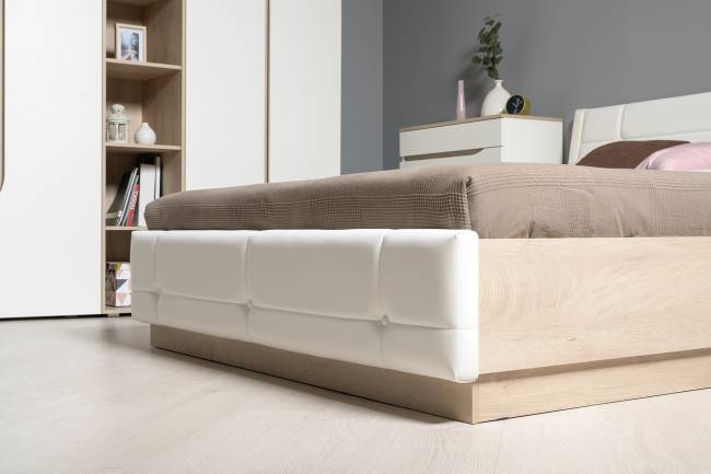 Муссон Кровать 1600 с подъёмным механизмом с тумбой TV 13.276 и зеркалом СВК цвет белый/чёрный/дуб эндгрейн элегантный/кожзам белый