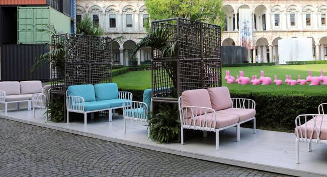 Диван пластиковый с подушками Komodo 2 белый, розовый 1490х780х900 мм