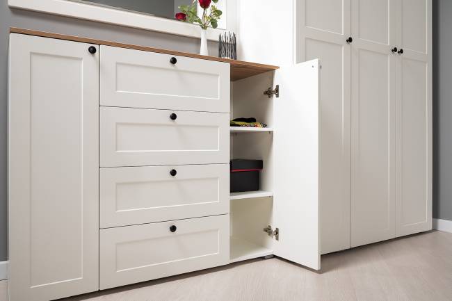 Мебельная стенка для прихожей Остин № 61 цвет белый шагрень/дуб крафт золотой