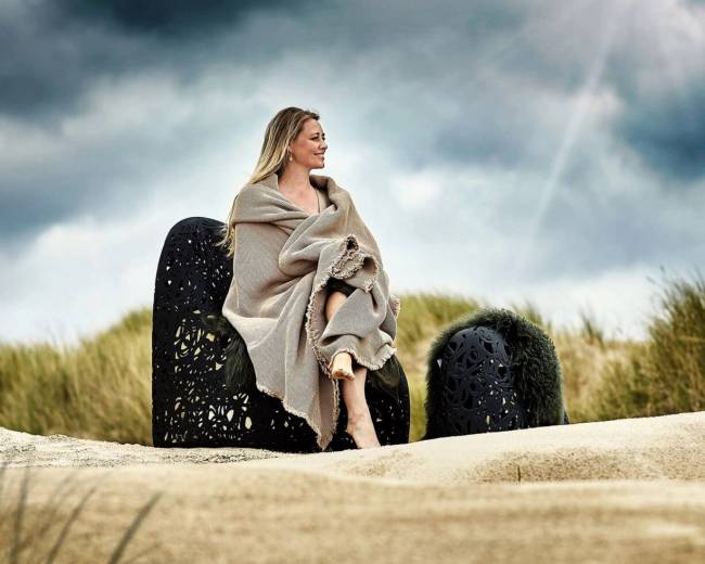 Базальтовое кресло "Self Chair", Черное Базальтовое кресло "Self Chair", Черное