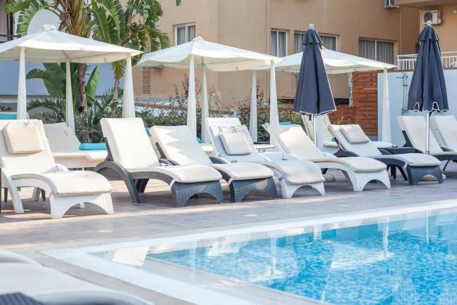 Шезлонг пластиковый с матрасом GS 1009 (Fiji) антрацит, слоновая кость 1870x730x340 мм Шезлонг пластиковый с матрасом GS 1009 (Fiji) антрацит, слоновая кость 1870x730x340 мм